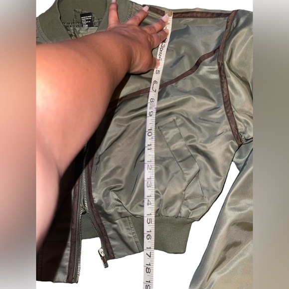 Forever 21 olive green cropped bomber jacket NWOT! - Picture 9 of 11